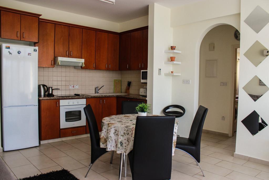 King'S Gardens Apartment Paphos Bagian luar foto