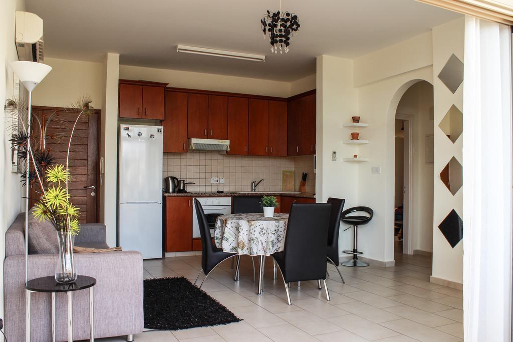 King'S Gardens Apartment Paphos Bagian luar foto