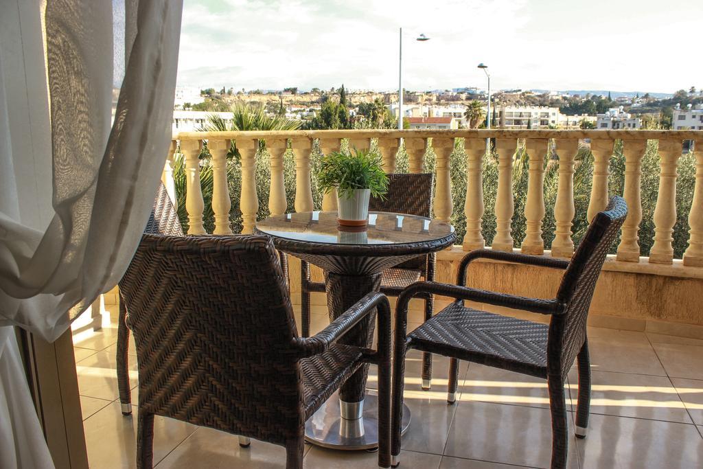 King'S Gardens Apartment Paphos Bagian luar foto